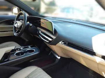 CADILLAC Lyriq Sport 600e AWD Vollausstattung Panorama