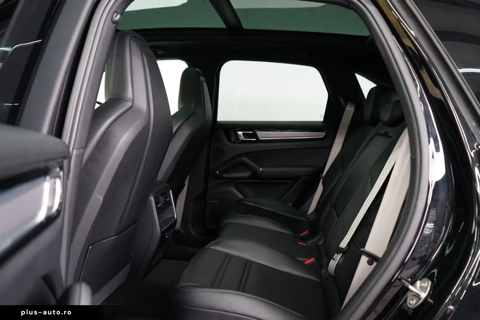 Porsche Cayenne Platinum Edition Pano Bose Keyless