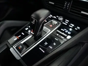 Porsche Cayenne Platinum Edition Pano Bose Keyless