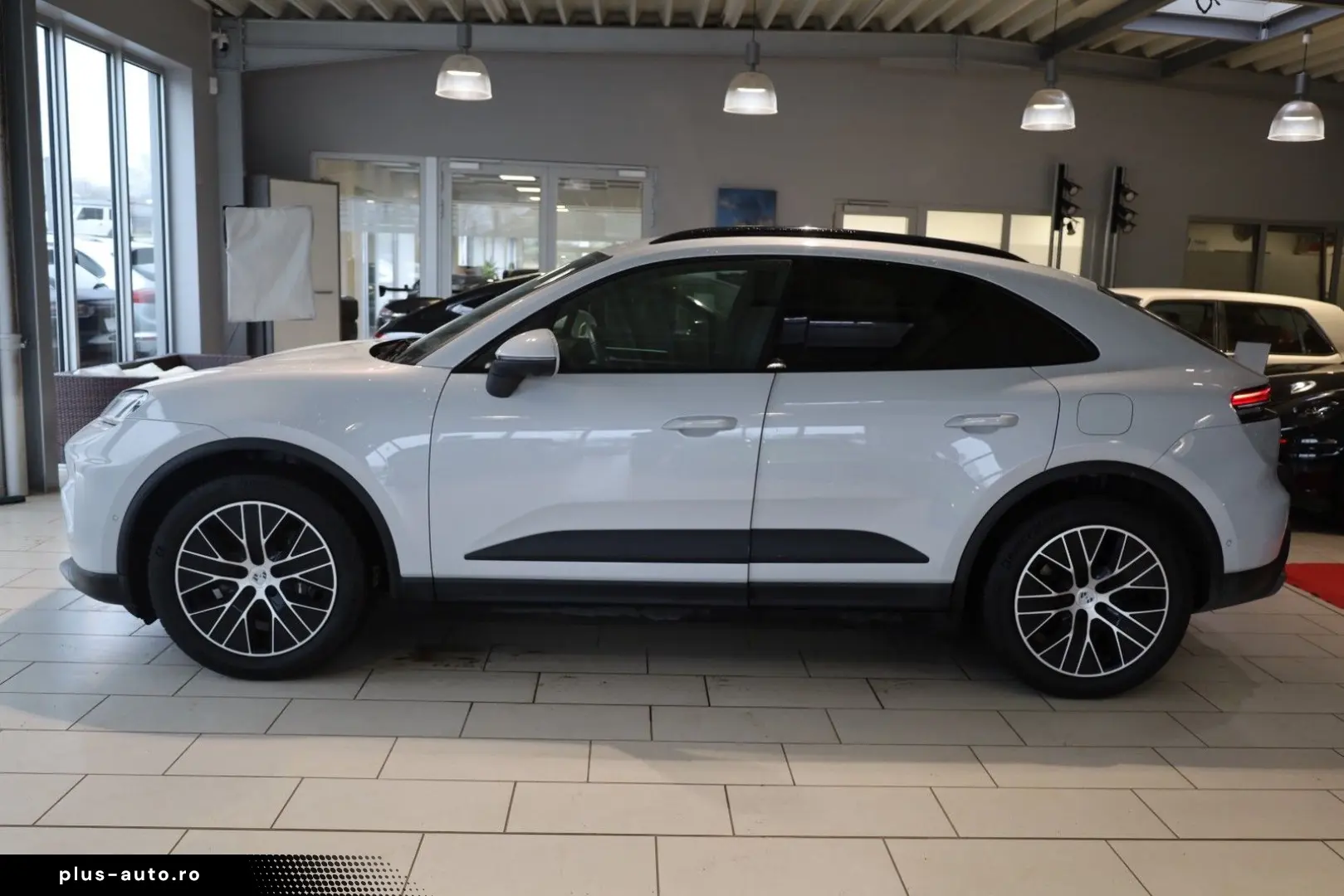 PORSCHE Macan Electric PASM BOSE