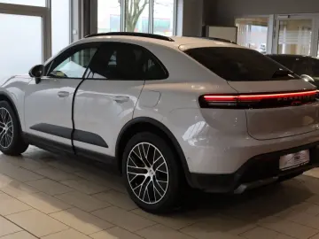 PORSCHE Macan Electric PASM BOSE