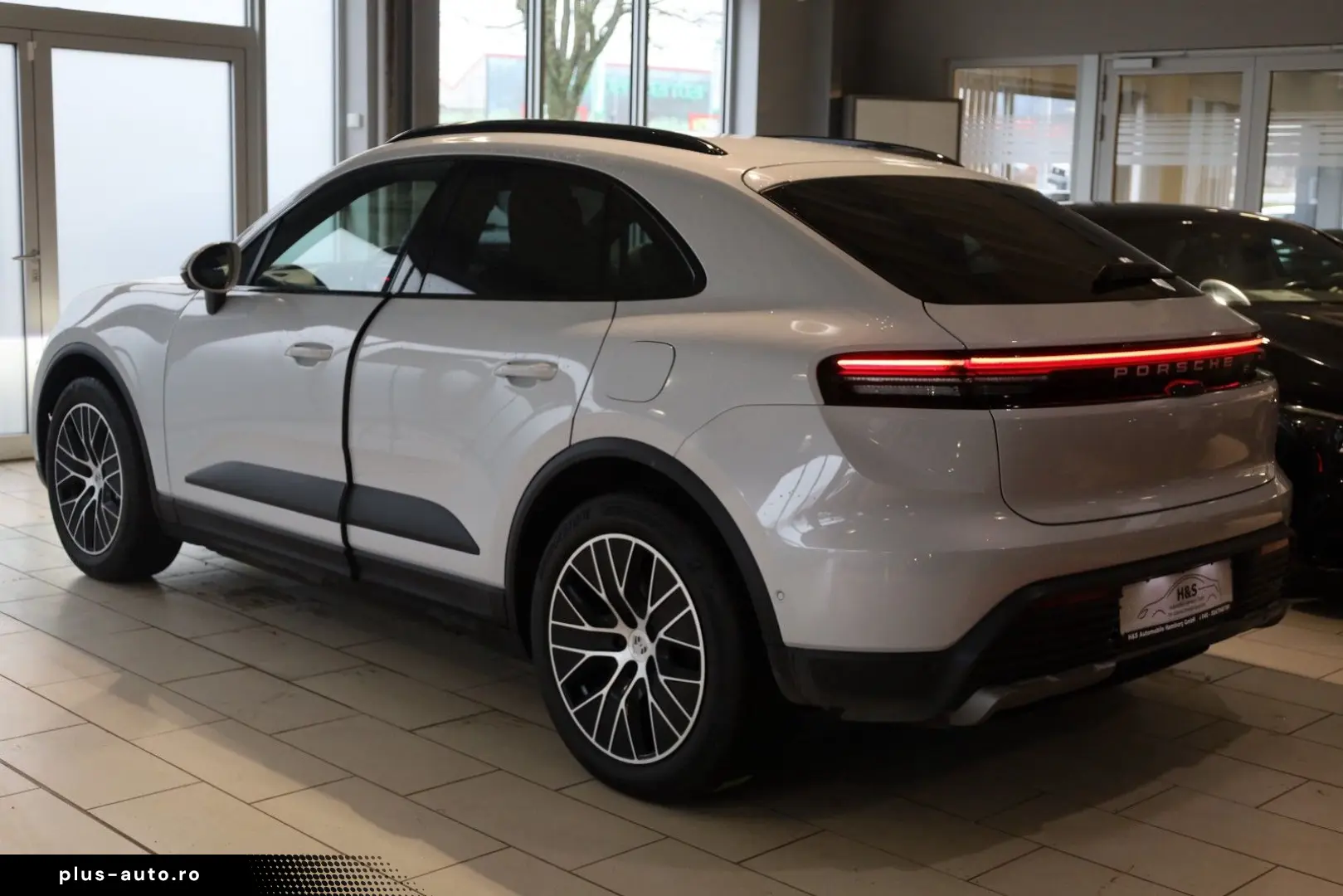 PORSCHE Macan Electric PASM BOSE