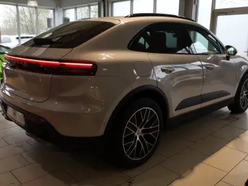 PORSCHE Macan Electric PASM BOSE