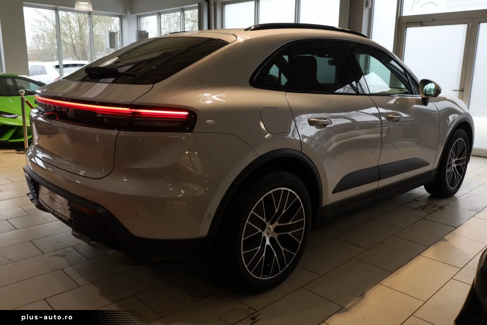 PORSCHE Macan Electric PASM BOSE