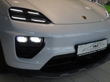 PORSCHE Macan Electric PASM BOSE