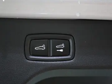 PORSCHE Macan Electric PASM BOSE