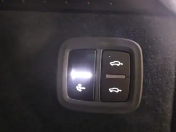 PORSCHE Macan Electric PASM BOSE