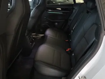 PORSCHE Macan Electric PASM BOSE