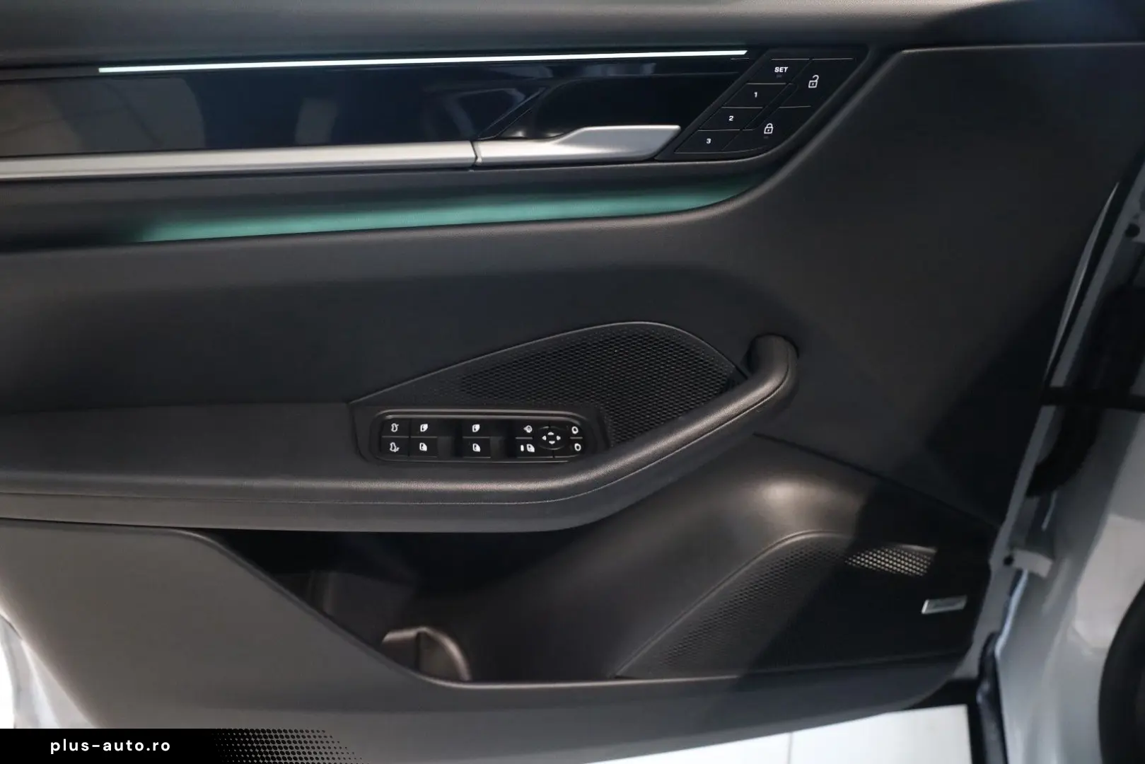 PORSCHE Macan Electric PASM BOSE