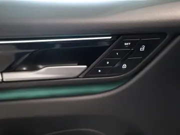 PORSCHE Macan Electric PASM BOSE