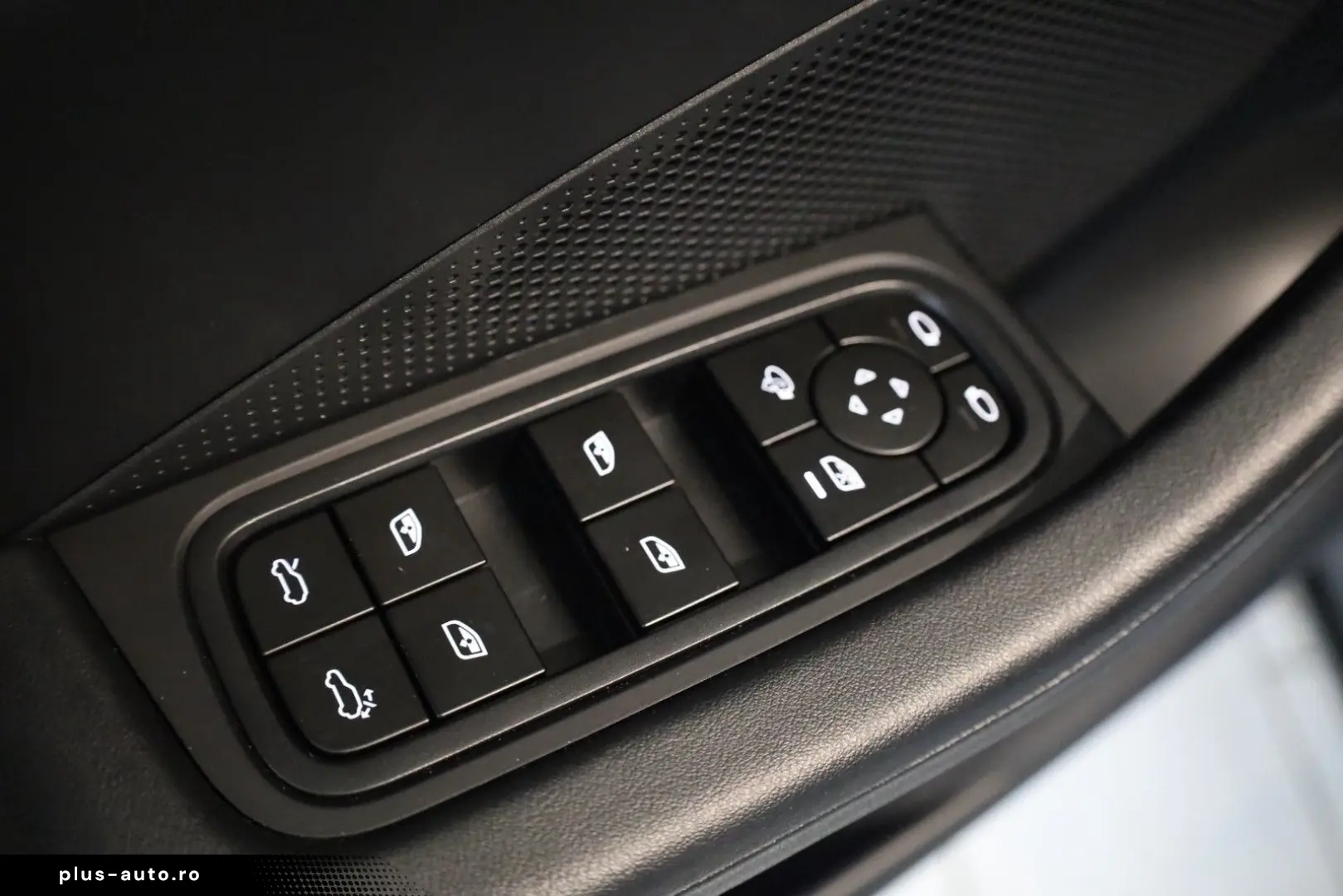 PORSCHE Macan Electric PASM BOSE