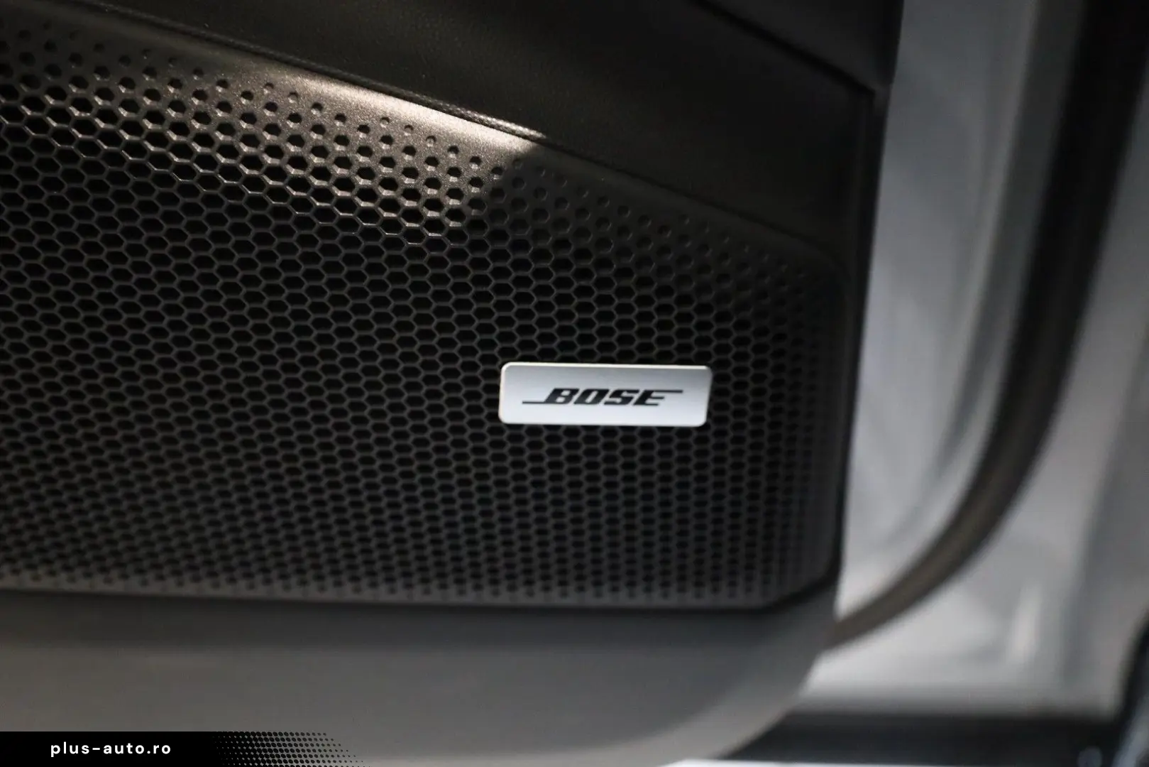 PORSCHE Macan Electric PASM BOSE