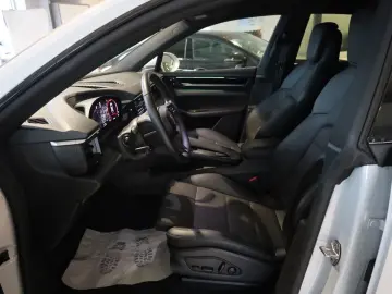 PORSCHE Macan Electric PASM BOSE