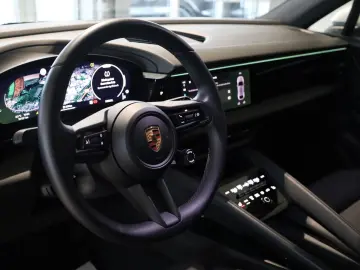 PORSCHE Macan Electric PASM BOSE
