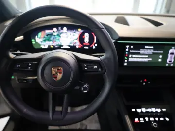 PORSCHE Macan Electric PASM BOSE