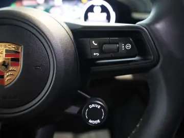 PORSCHE Macan Electric PASM BOSE