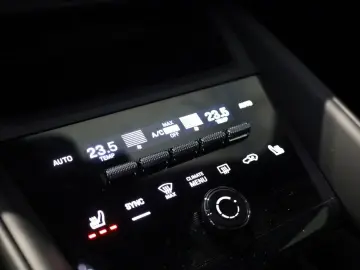 PORSCHE Macan Electric PASM BOSE