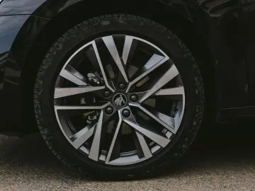 Skoda Octavia – 2.0 TDI  DSG  2025  Full LED  ACC