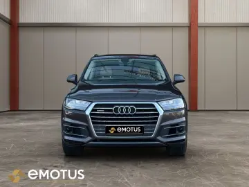 AUDI Q7 3.0 TDI quattro 7SITZS ACC BOSE KAM SOFT