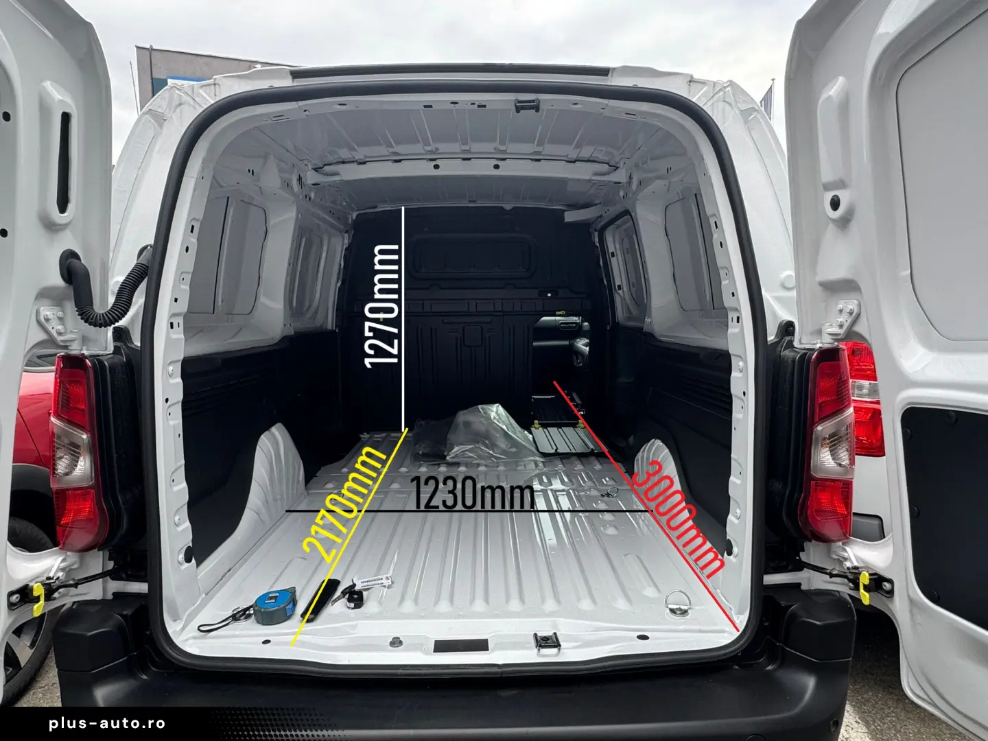 Opel Combo VAN L2  SUB 2500kg - Capacitate 2 europaleti