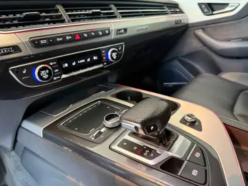 AUDI Q7 50 TDI  S-LINE MATRIX ACC 360 KAMERA 7-SITZER