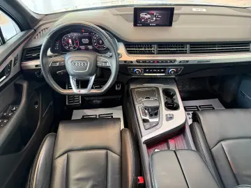 AUDI Q7 50 TDI  S-LINE MATRIX ACC 360 KAMERA 7-SITZER
