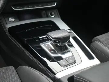 AUDI Q5 quattro S line NAVI VIRT SHZ CARPLAY LED AHK