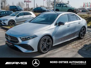 MERCEDES-BENZ A 200 LIMOUSINE AMG LINE PANORAMA NIGHT KEY