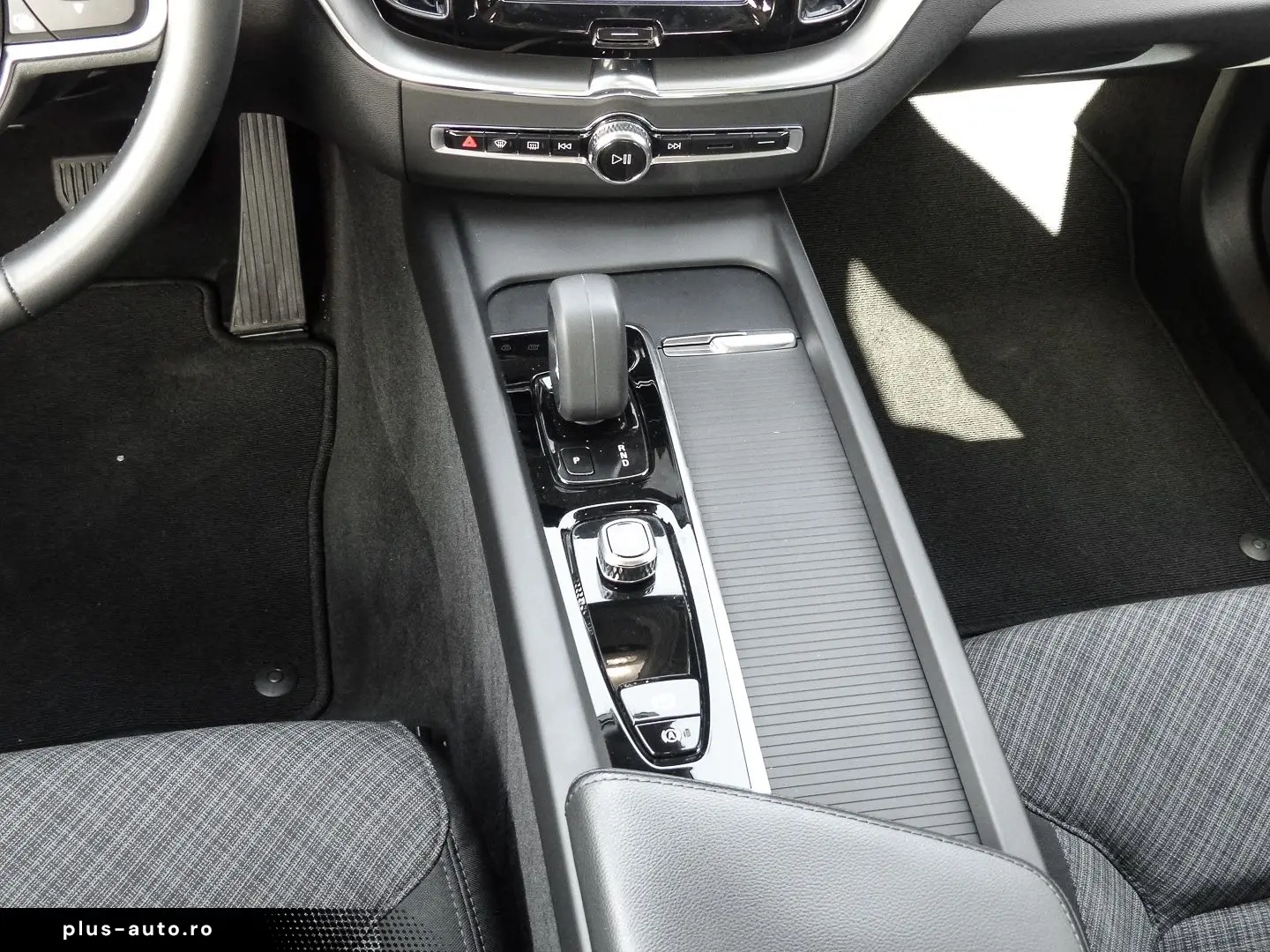 VOLVO XC60 Momentum Pro 2WD AHK Digitales Cockpit Soun