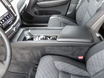 VOLVO XC60 Momentum Pro 2WD AHK Digitales Cockpit Soun