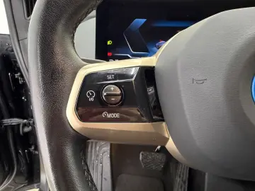 BMW iX 40 xDrive Sport LASER SOFT CLOSE SUITE ACC