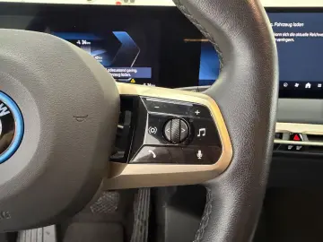 BMW iX 40 xDrive Sport LASER SOFT CLOSE SUITE ACC