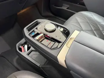 BMW iX 40 xDrive Sport LASER SOFT CLOSE SUITE ACC