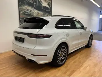 Porsche Cayenne Platinum Edition Pano