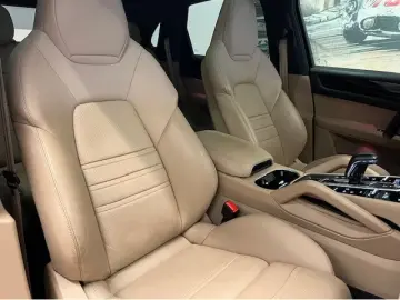 Porsche Cayenne Platinum Edition Pano