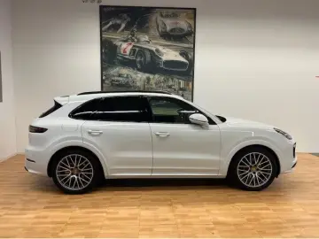 Porsche Cayenne Platinum Edition Pano