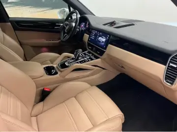 Porsche Cayenne Platinum Edition Pano