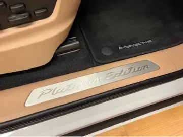 Porsche Cayenne Platinum Edition Pano