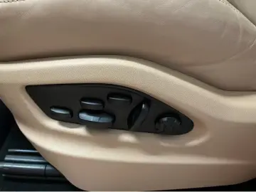 Porsche Cayenne Platinum Edition Pano