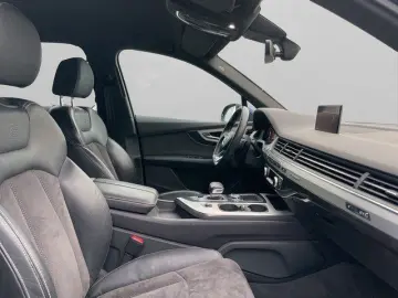 AUDI Q7 50 TDI quattro Tiptronic S line LED Luftfeder