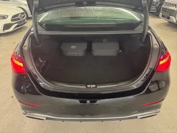 MERCEDES-BENZ C 300 e AMG Digital Light Distronic So…