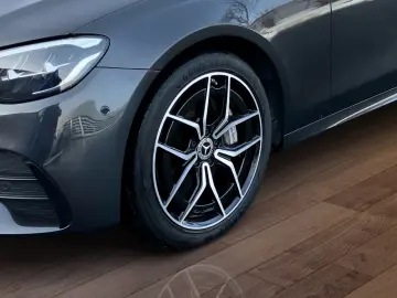 MERCEDES-BENZ E 300 e 4M Limousine AMG PANO DIS LUFTF. BURM