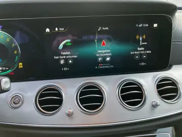 MERCEDES-BENZ E 300 e 4M Limousine AMG PANO DIS LUFTF. BURM