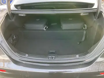 MERCEDES-BENZ E 300 e 4M Limousine AMG PANO DIS LUFTF. BURM