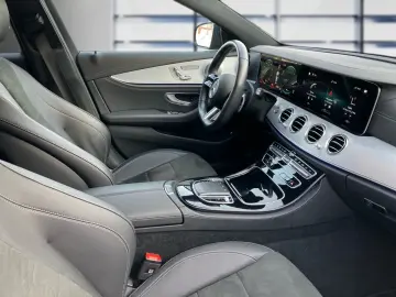 MERCEDES-BENZ E 300 e 4M Limousine AMG PANO DIS LUFTF. BURM