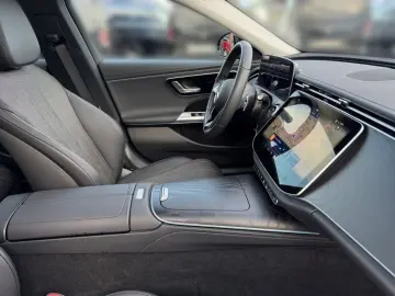 MERCEDES-BENZ E 220 d Avantgarde Pano Standhzg DISTR&hellip;