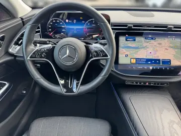 MERCEDES-BENZ E 220 d Avantgarde Pano Standhzg DISTR&hellip;