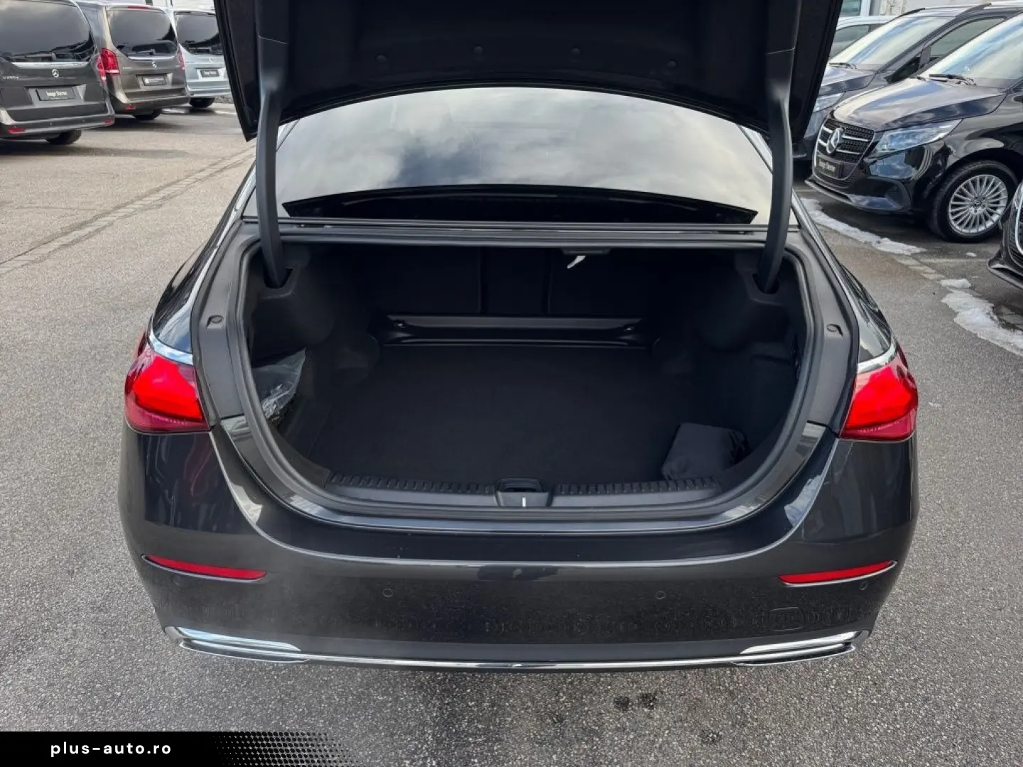 MERCEDES-BENZ E 220 d Avantgarde Pano Standhzg DISTR&hellip;