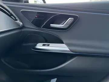 MERCEDES-BENZ E 220 d Avantgarde Pano Standhzg DISTR&hellip;