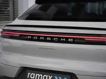 PORSCHE E-Hybrid Coupé INNODRIV-PANO-SPORTABGAS-21SYPDER